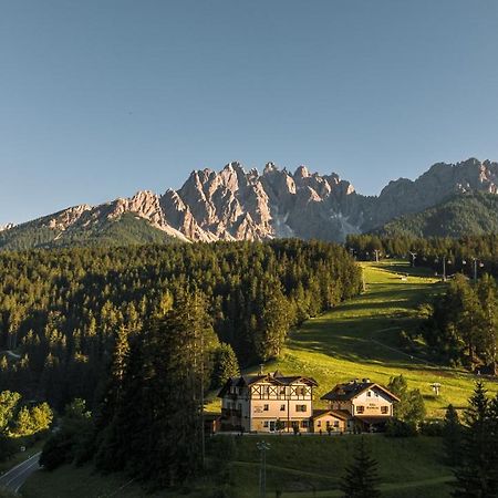 Hotel Villa Waldheim San Candido Bagian luar foto