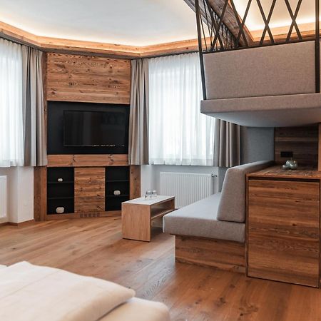 Hotel Villa Waldheim San Candido Bagian luar foto