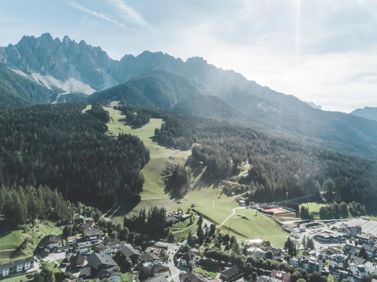 Hotel Villa Waldheim San Candido Bagian luar foto