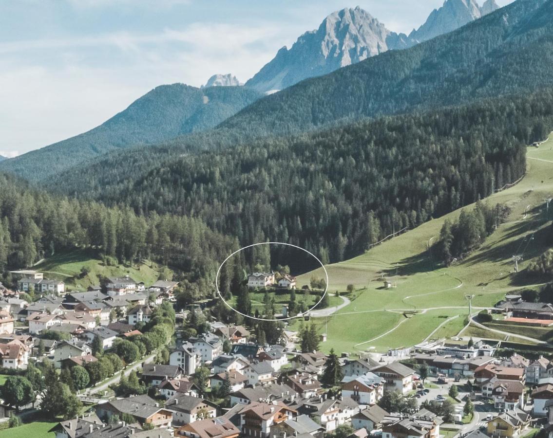 Hotel Villa Waldheim San Candido Bagian luar foto