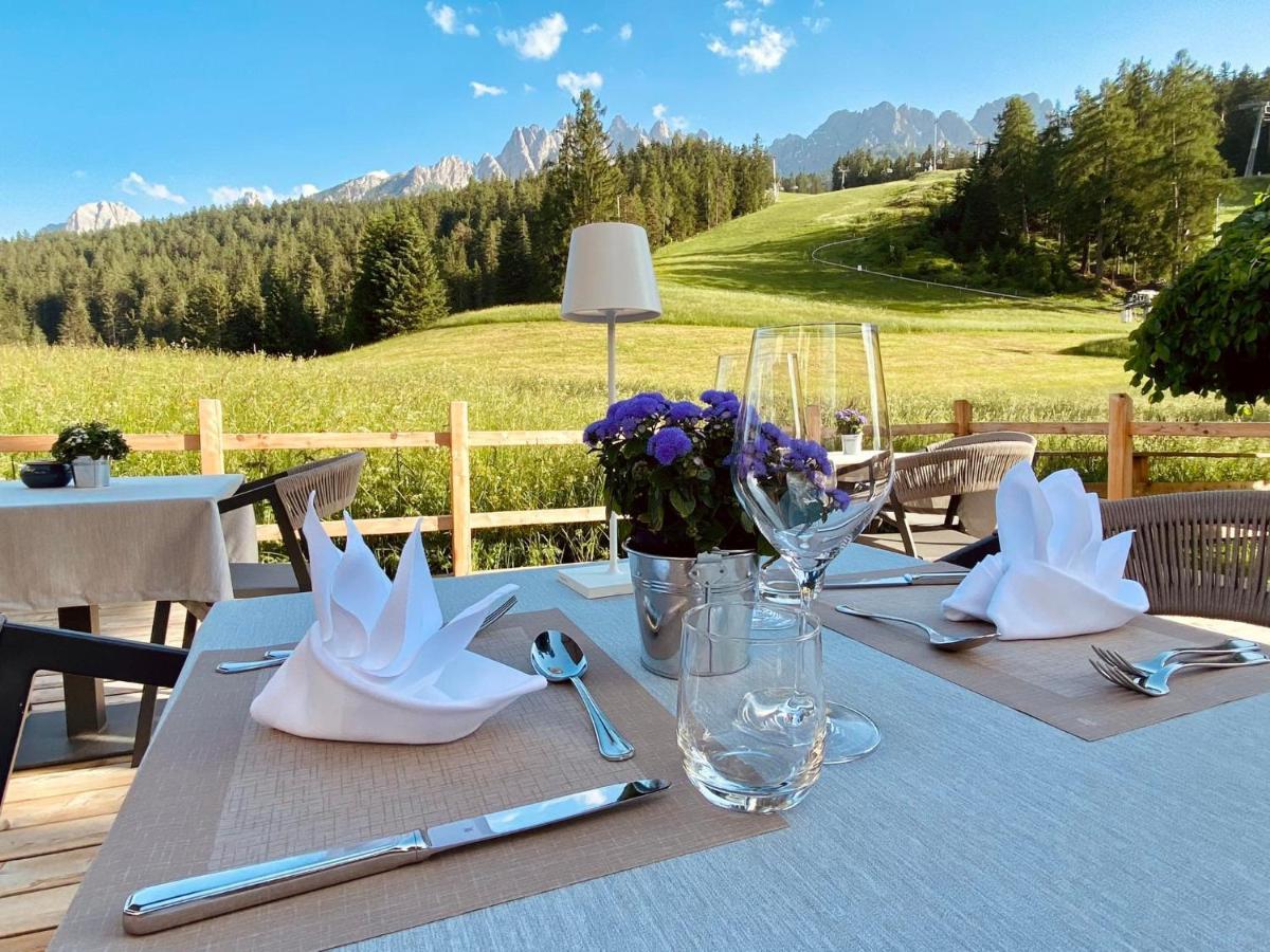 Hotel Villa Waldheim San Candido Bagian luar foto