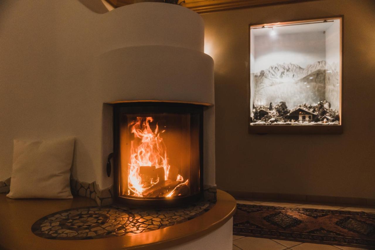 Hotel Villa Waldheim San Candido Bagian luar foto