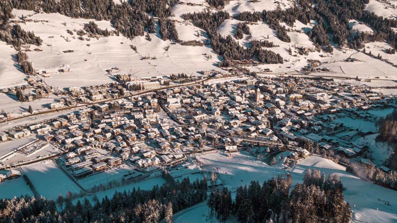 Hotel Villa Waldheim San Candido Bagian luar foto