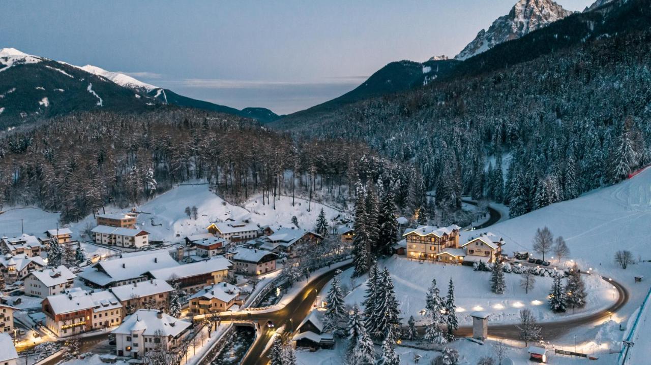 Hotel Villa Waldheim San Candido Bagian luar foto
