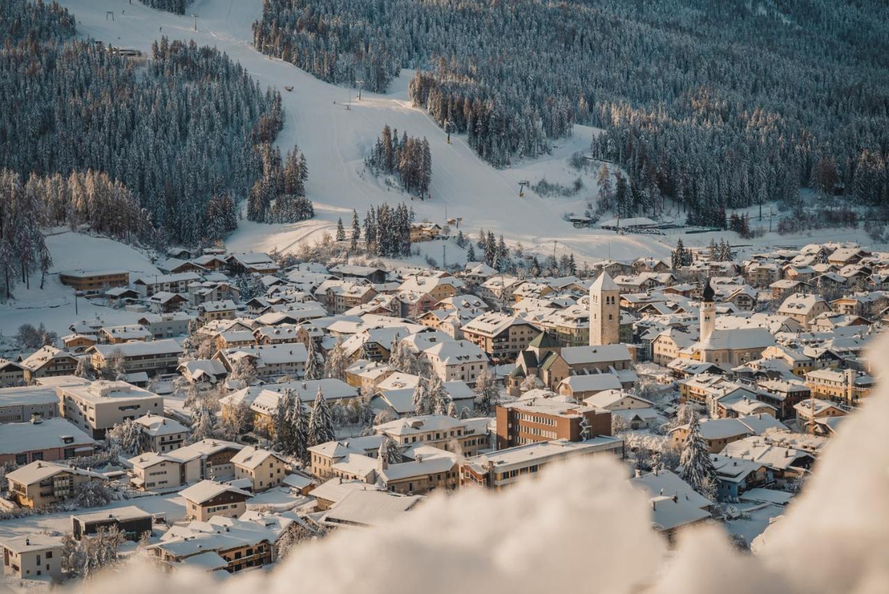 Hotel Villa Waldheim San Candido Bagian luar foto
