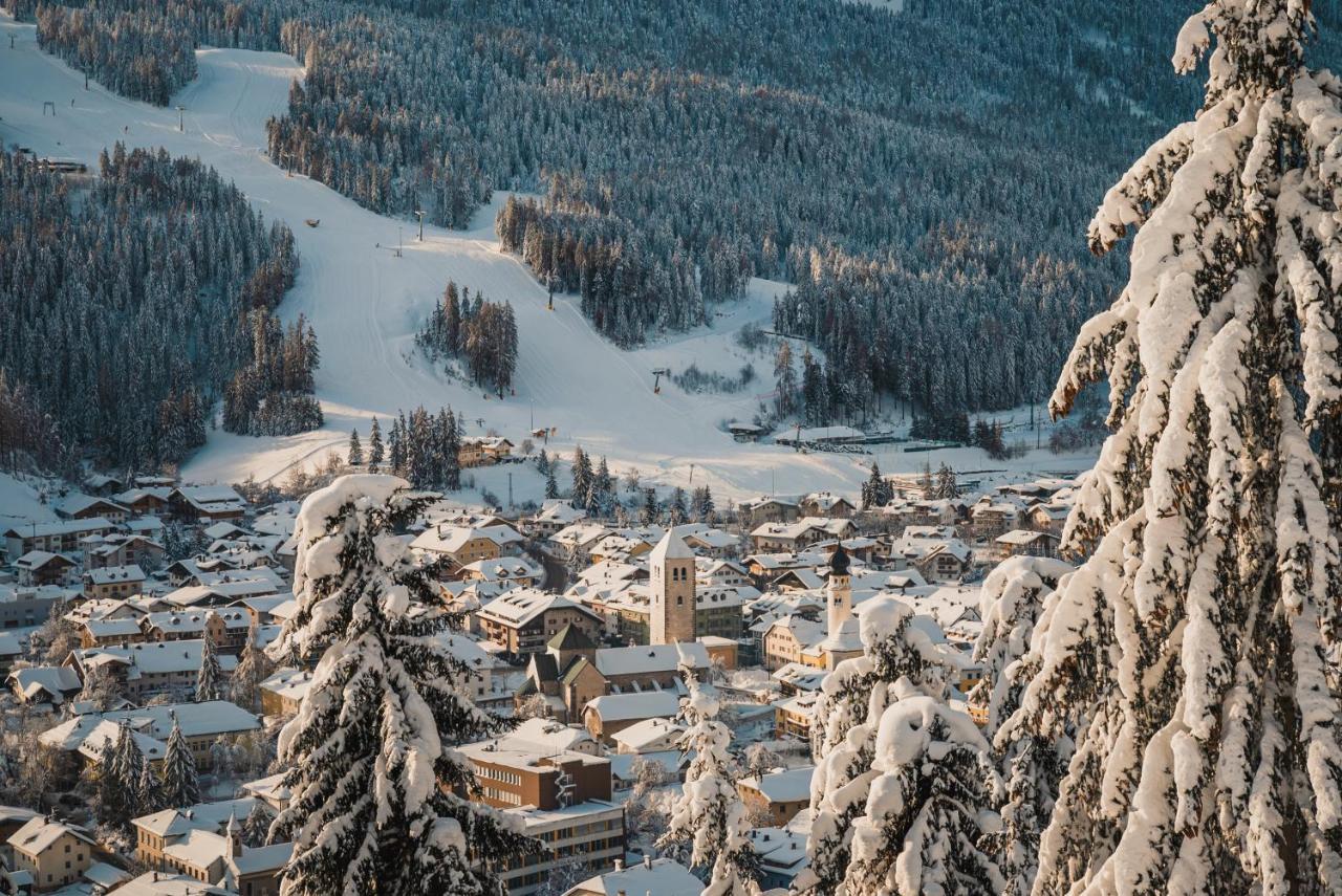 Hotel Villa Waldheim San Candido Bagian luar foto