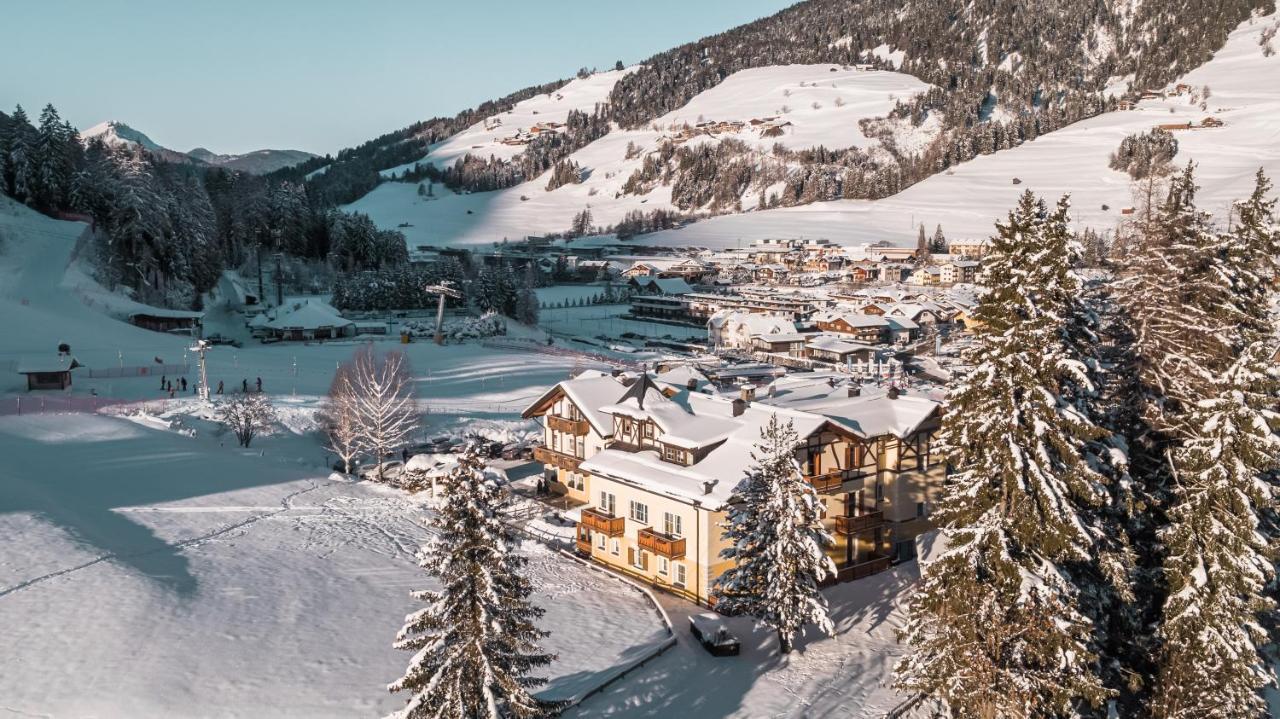 Hotel Villa Waldheim San Candido Bagian luar foto