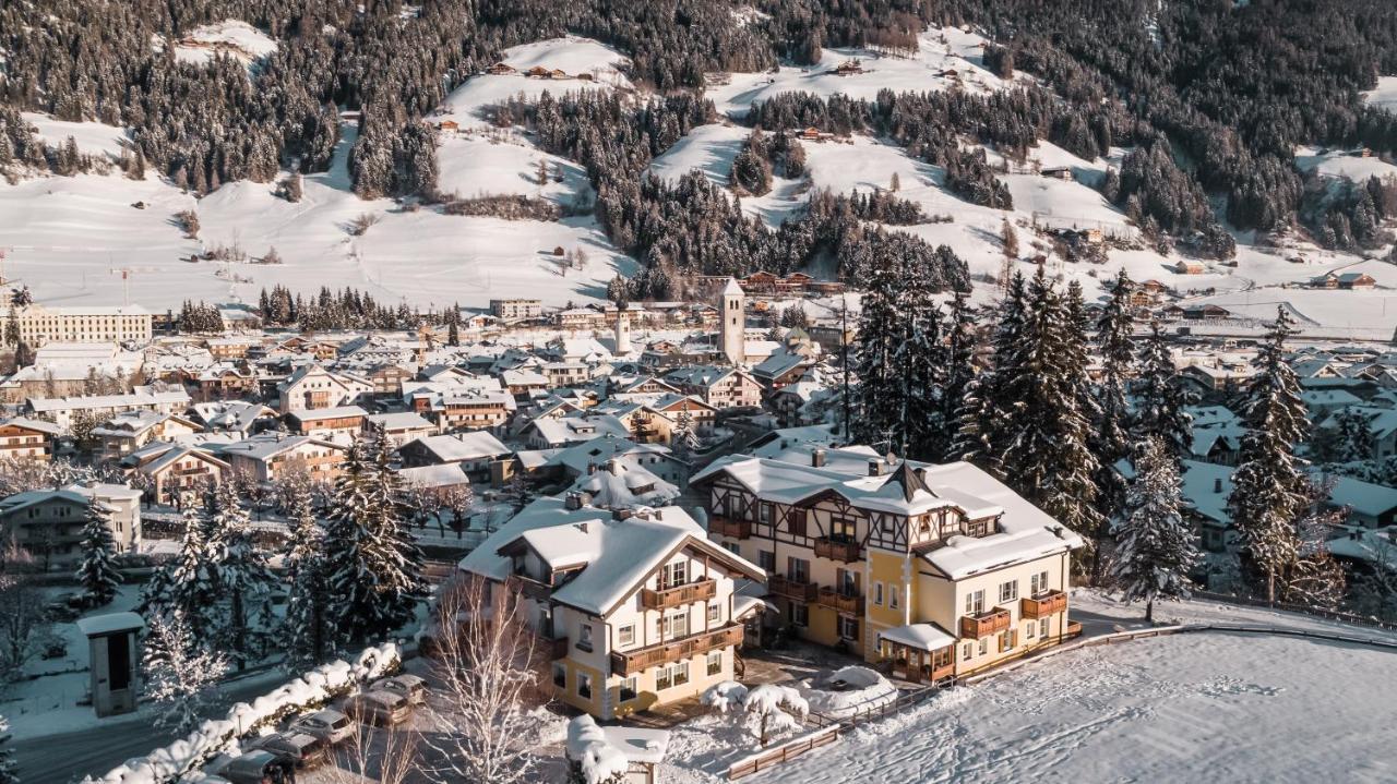Hotel Villa Waldheim San Candido Bagian luar foto
