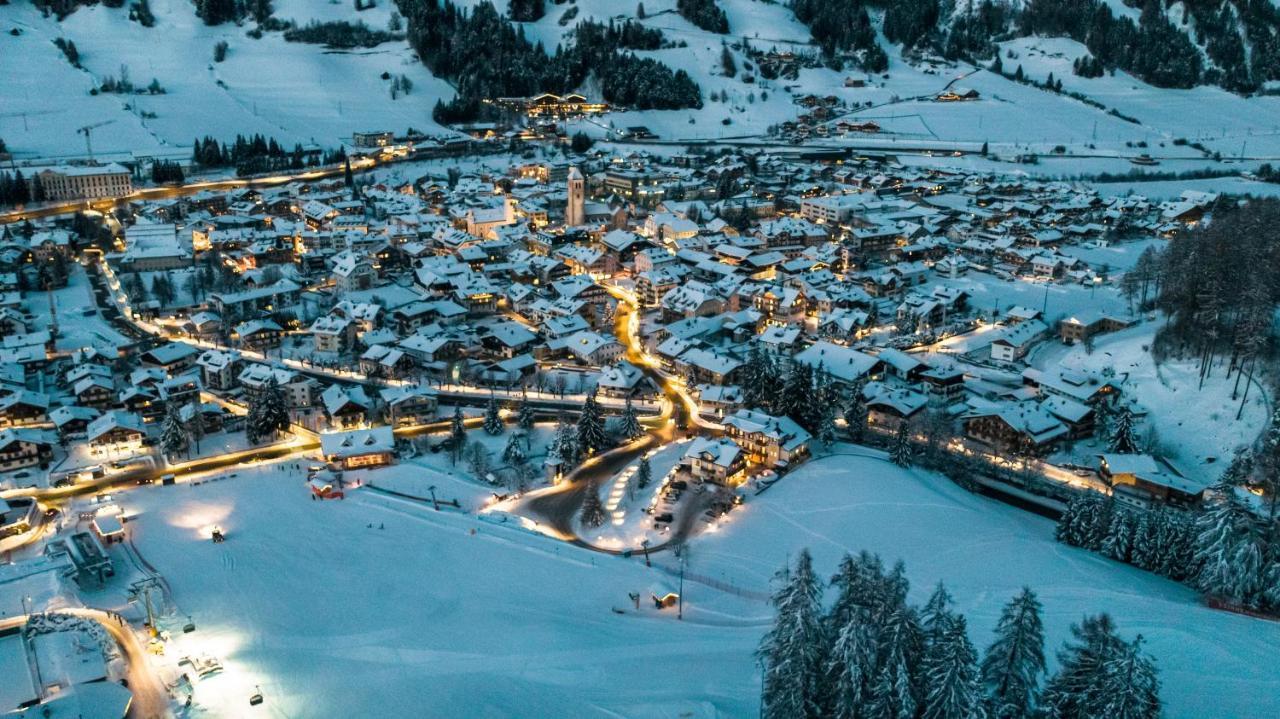 Hotel Villa Waldheim San Candido Bagian luar foto