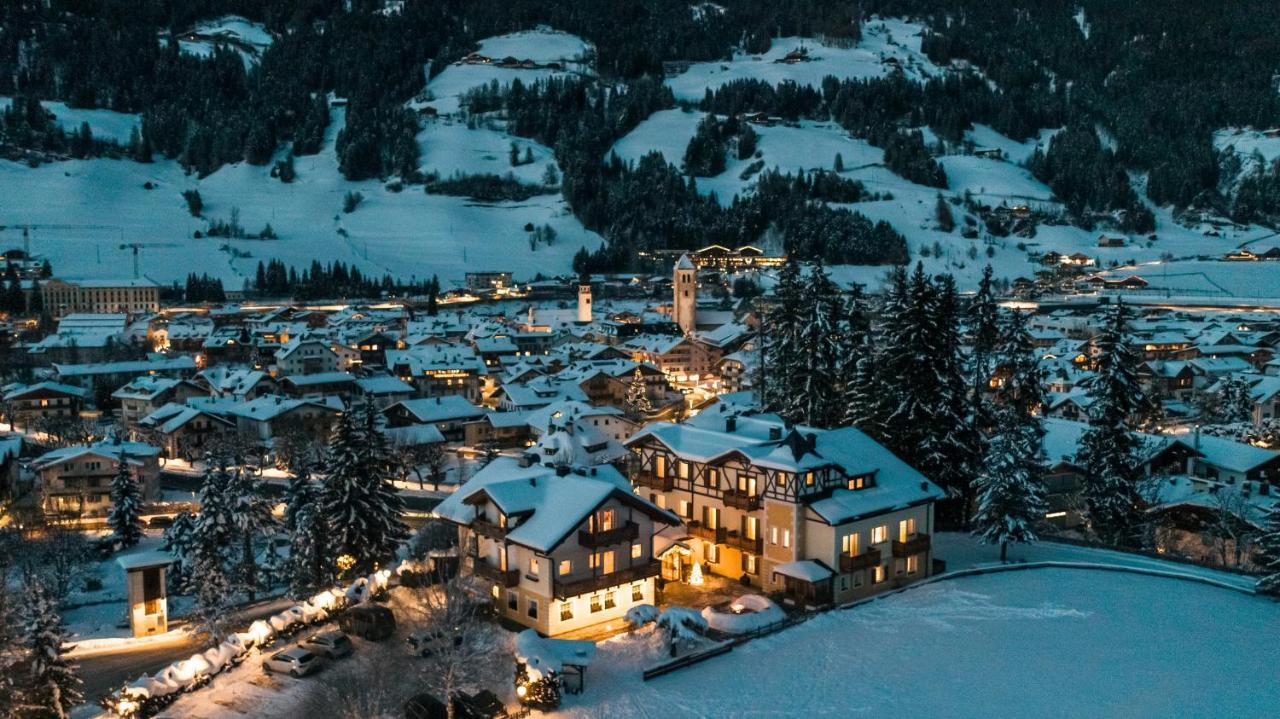 Hotel Villa Waldheim San Candido Bagian luar foto