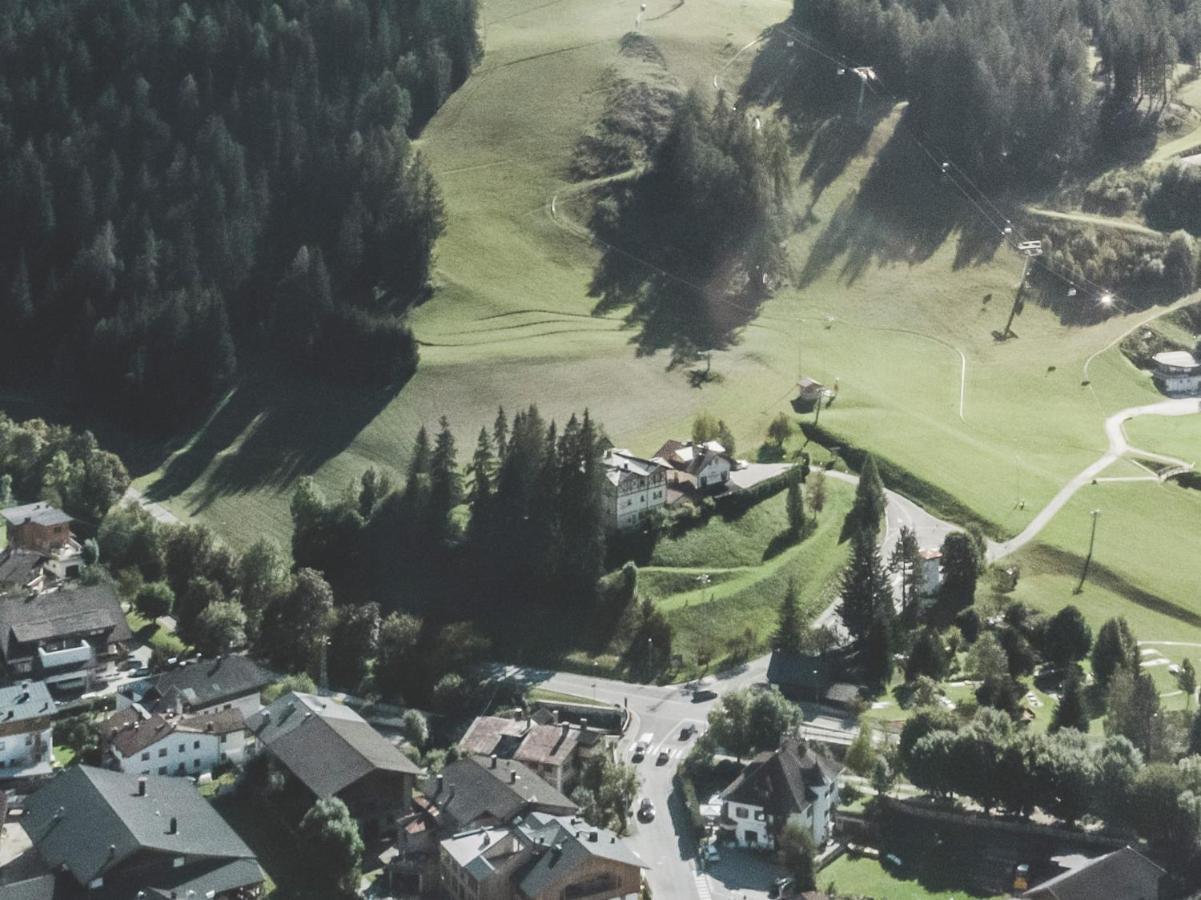Hotel Villa Waldheim San Candido Bagian luar foto