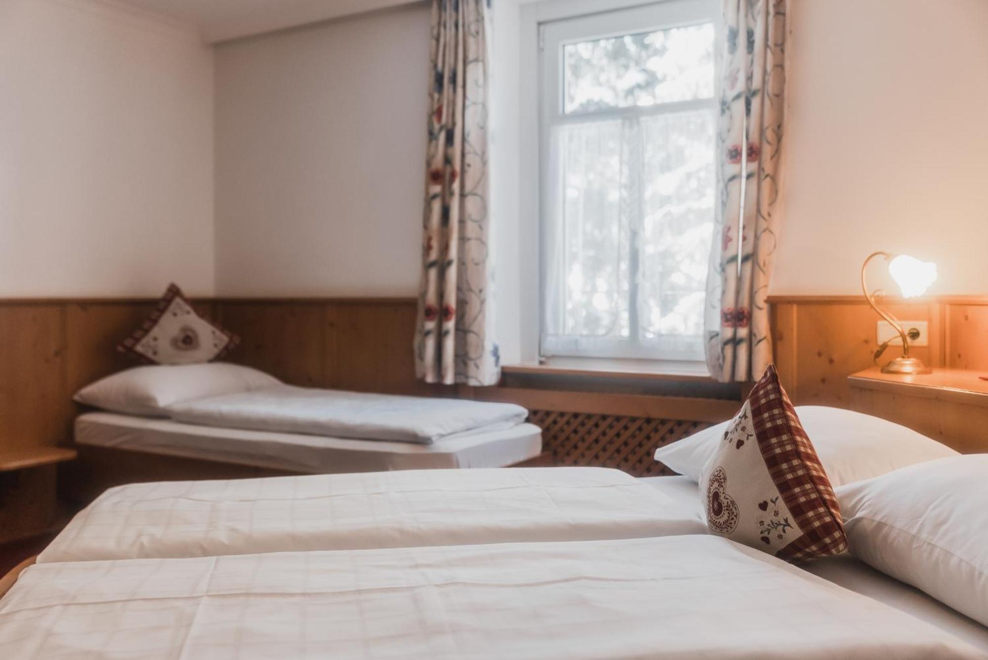 Hotel Villa Waldheim San Candido Ruang foto