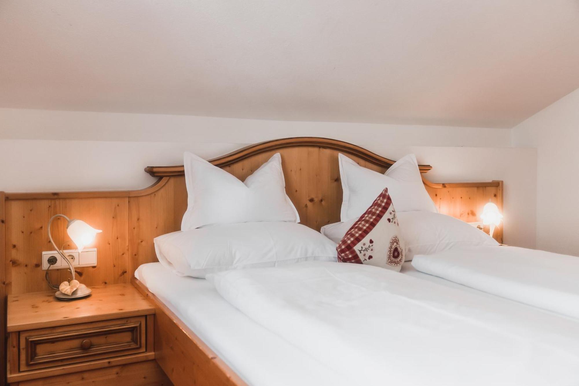 Hotel Villa Waldheim San Candido Bagian luar foto