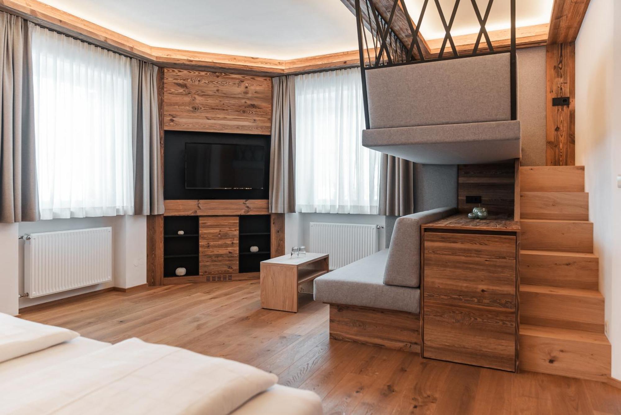 Hotel Villa Waldheim San Candido Bagian luar foto