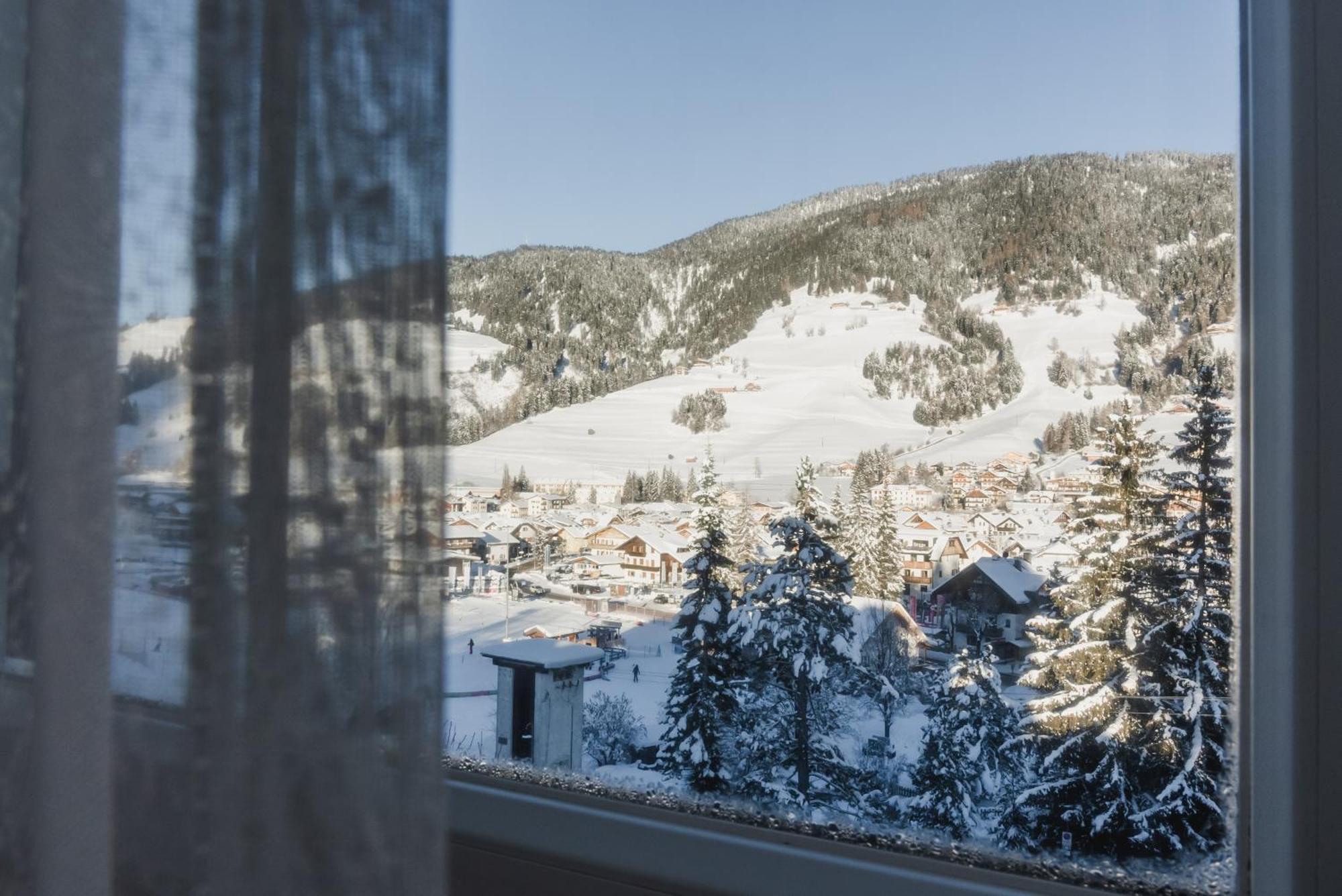 Hotel Villa Waldheim San Candido Bagian luar foto