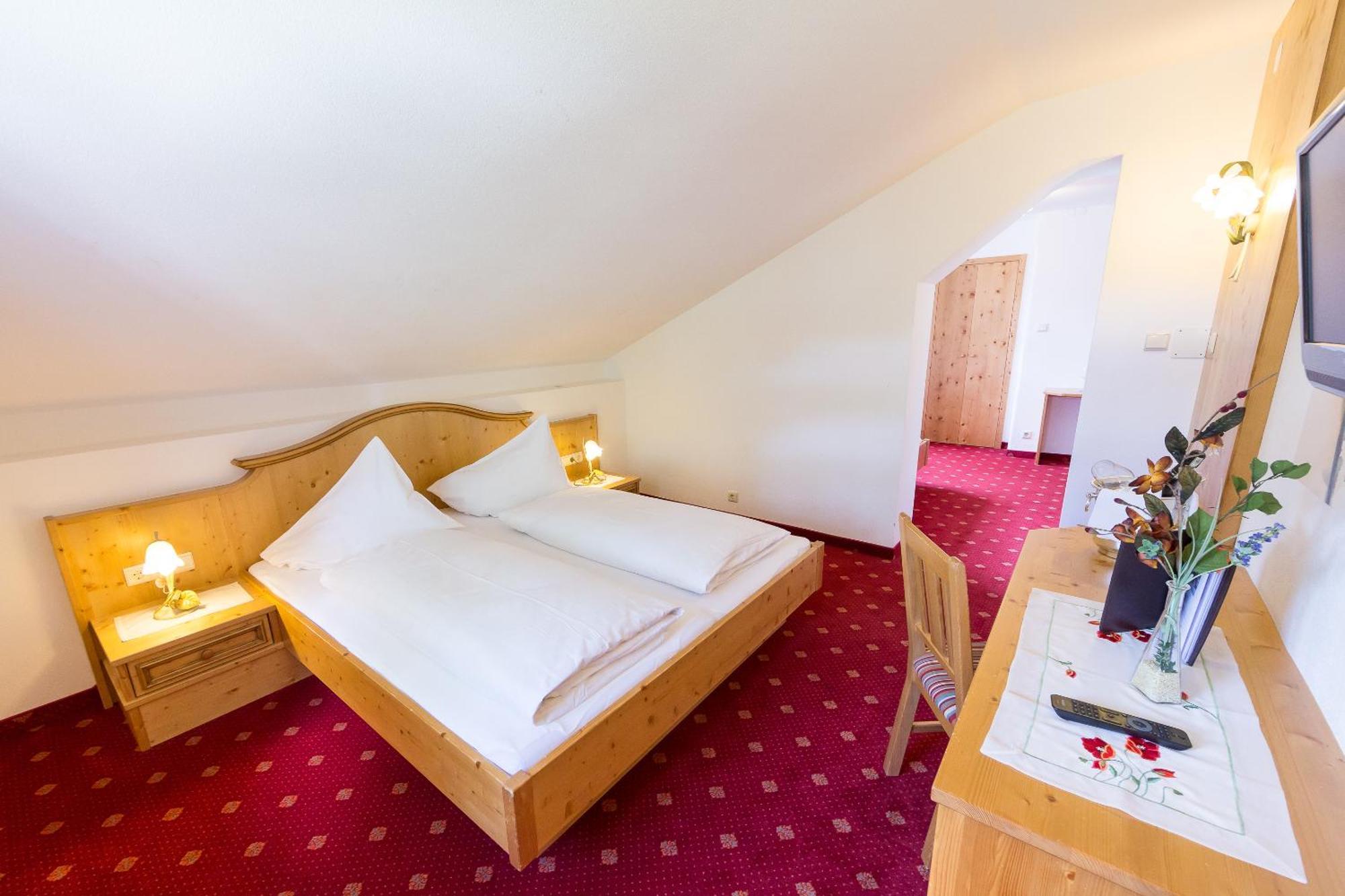 Hotel Villa Waldheim San Candido Ruang foto